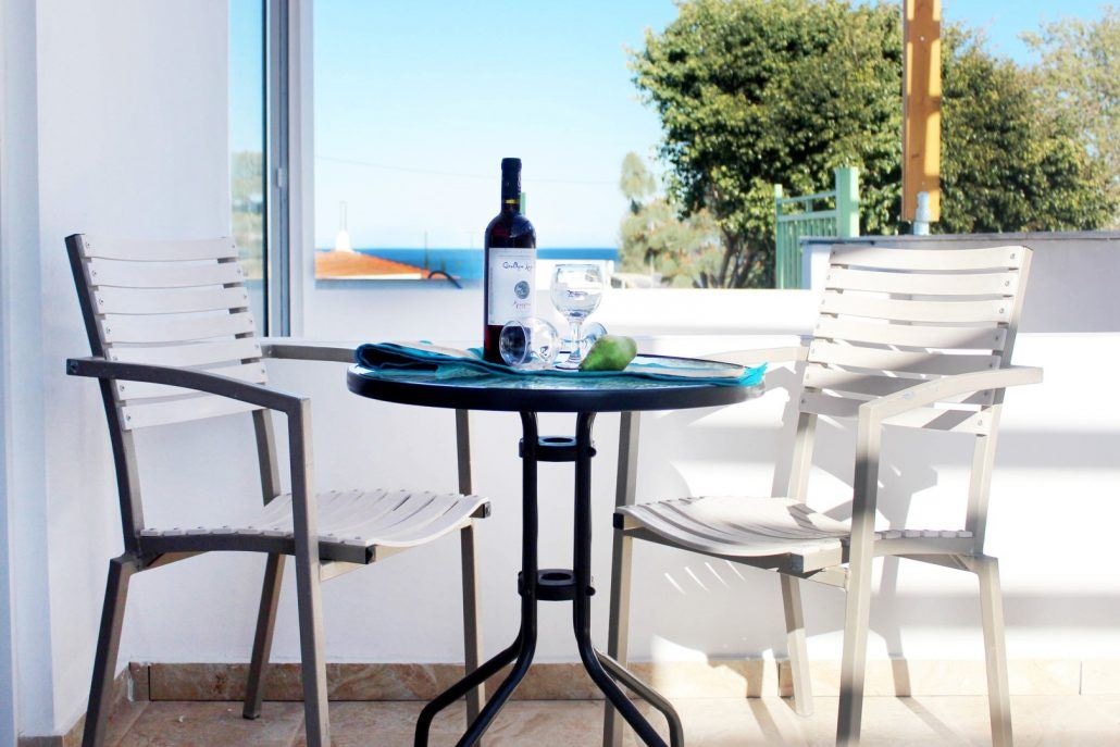 rooms-deluxe-apartment-balcony-or-terrace