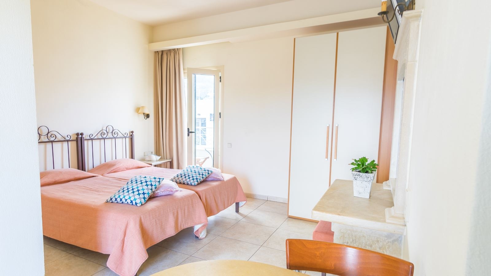 rooms-superior-studio-double-balcony-or-terrace