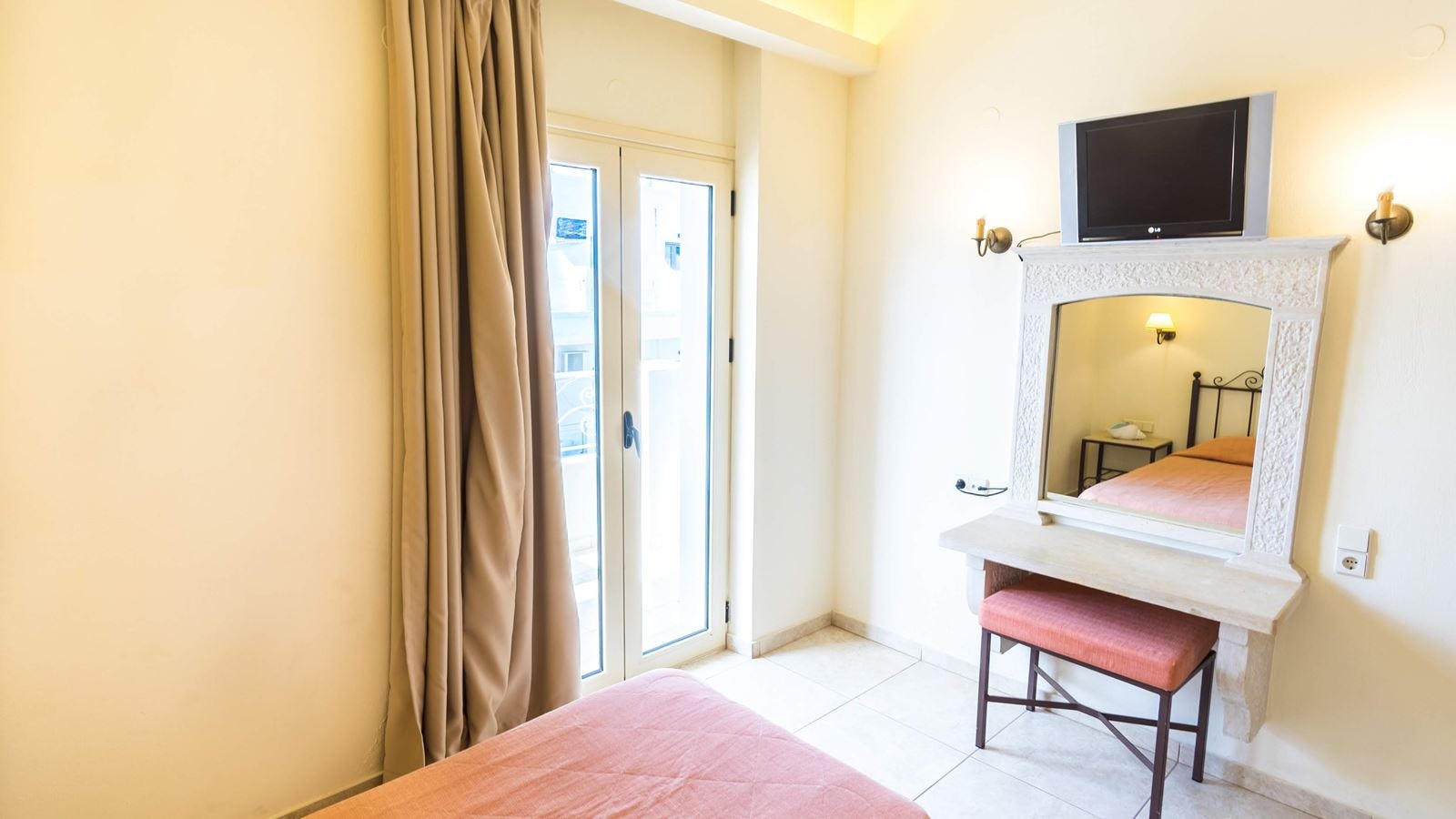 rooms-superior-1-bedroom-apartment-balcony-or-terrace