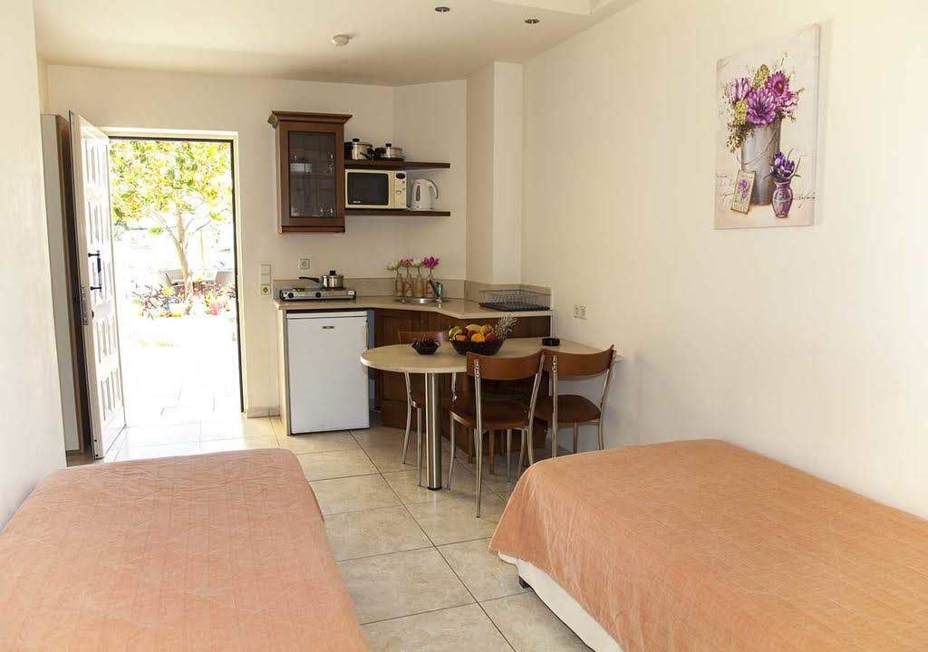 rooms-superior-1-bedroom-apartment-balcony-or-terrace