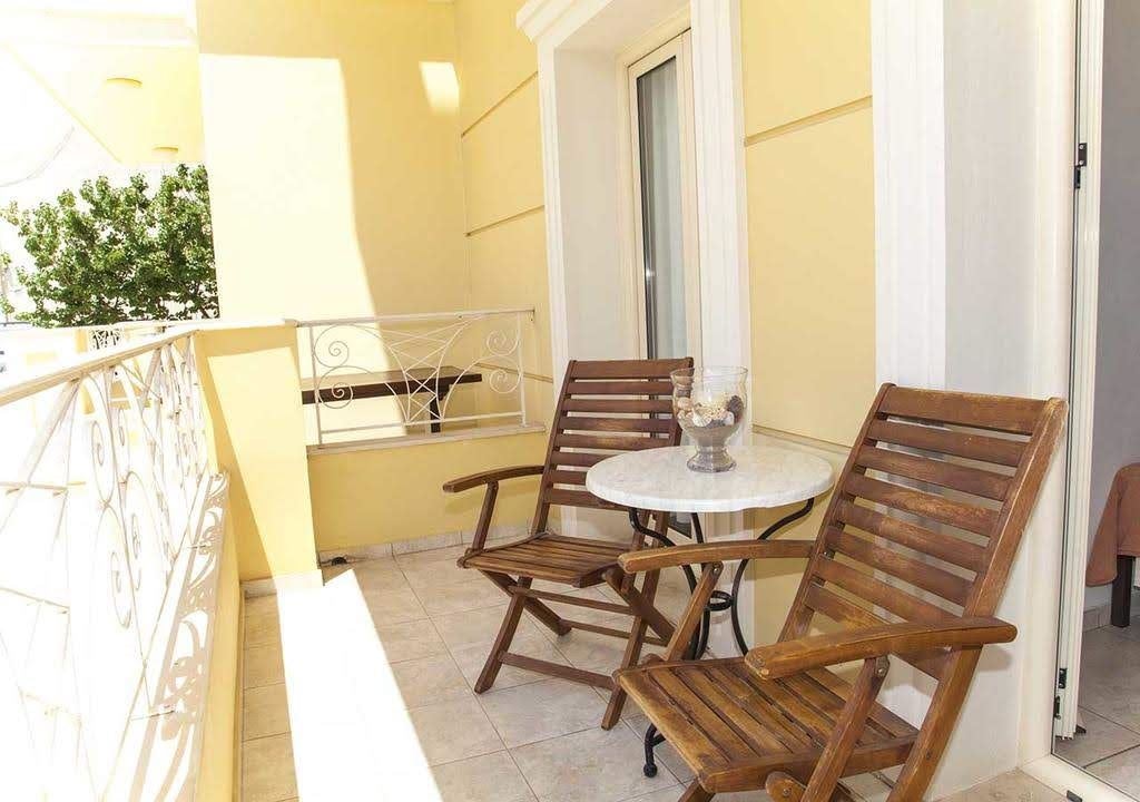 rooms-superior-1-bedroom-apartment-balcony-or-terrace