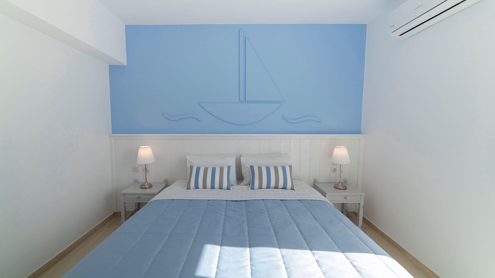 rooms-classic-double-tv