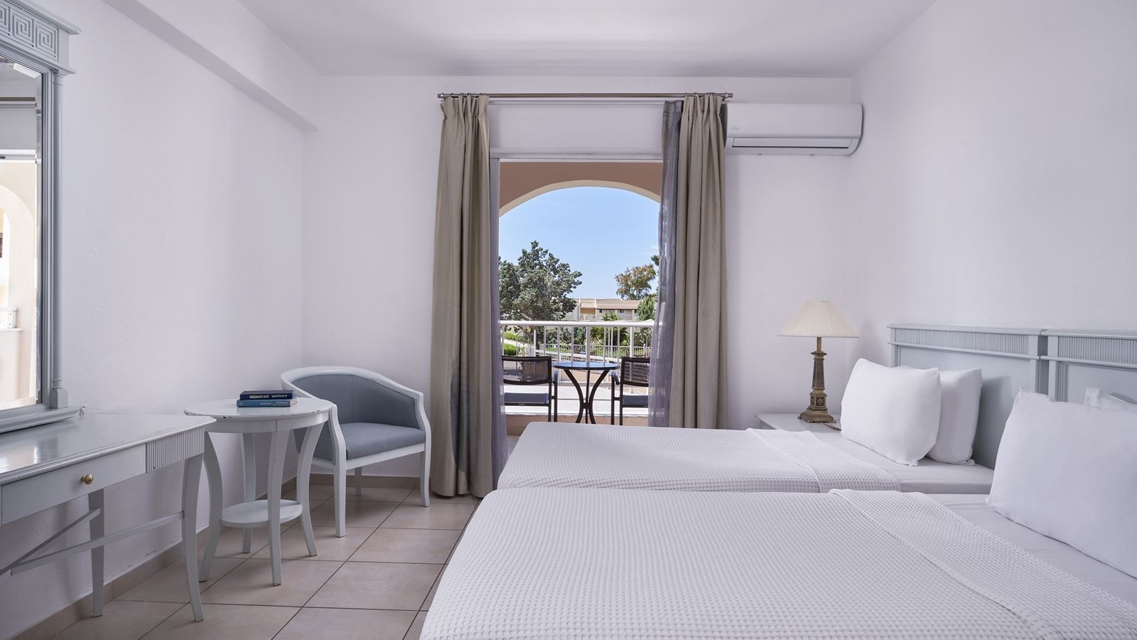 rooms-family-comfort-rooms-with-garden-view