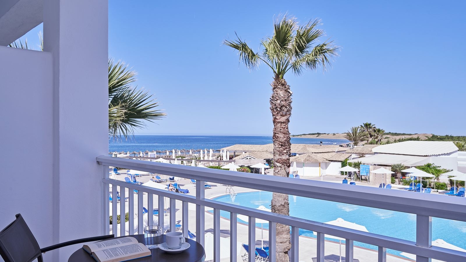 rooms-classic-rooms-with-side-sea-view