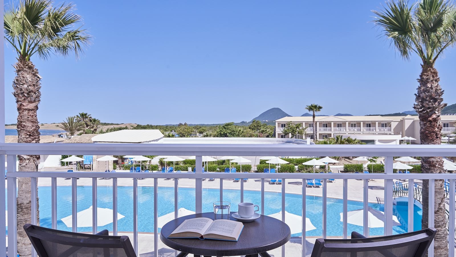 rooms-classic-rooms-with-side-sea-view