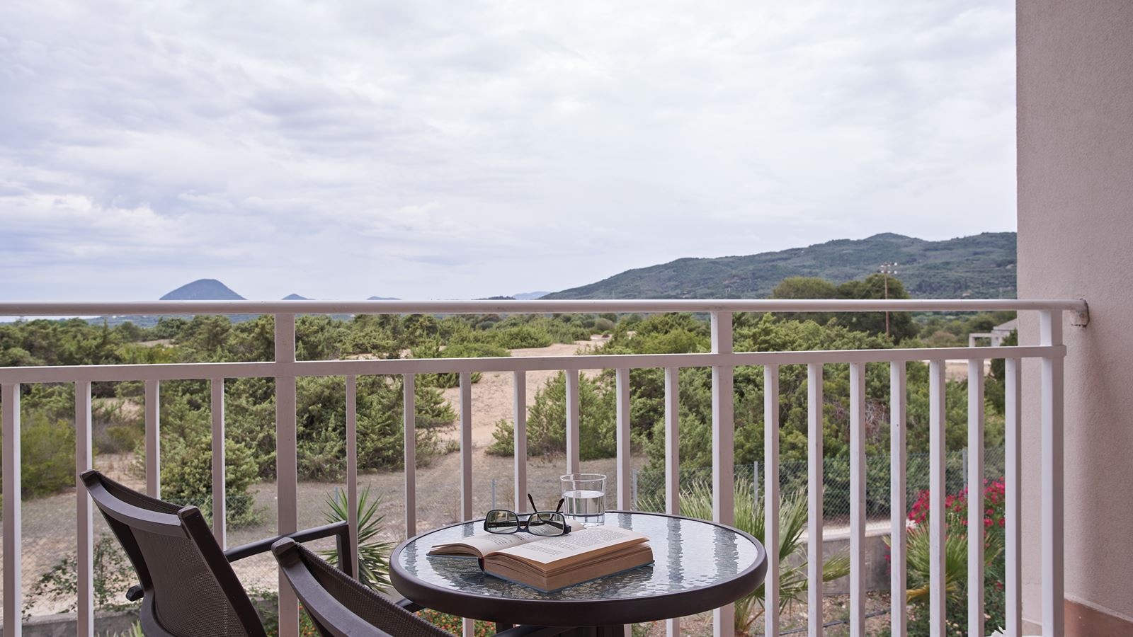 rooms-junior-suites-with-garden-view