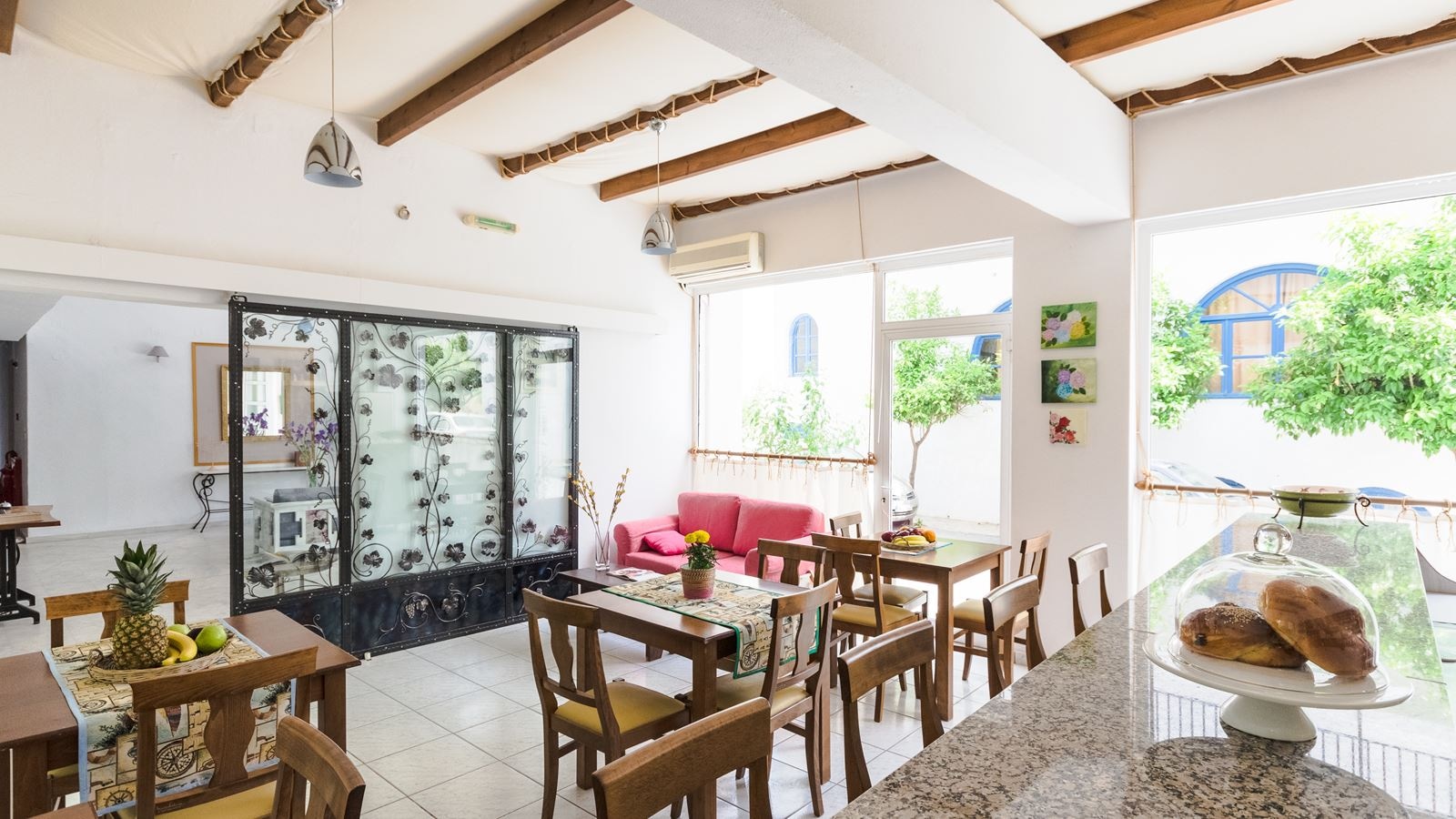 bars-bar-and-small-garden