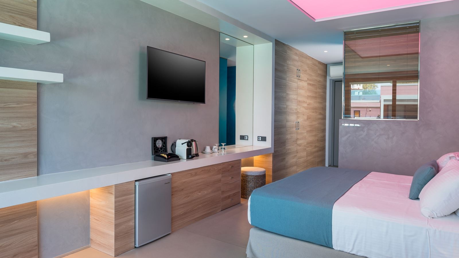 rooms-double-deluxe-gardenpoolview-balcony