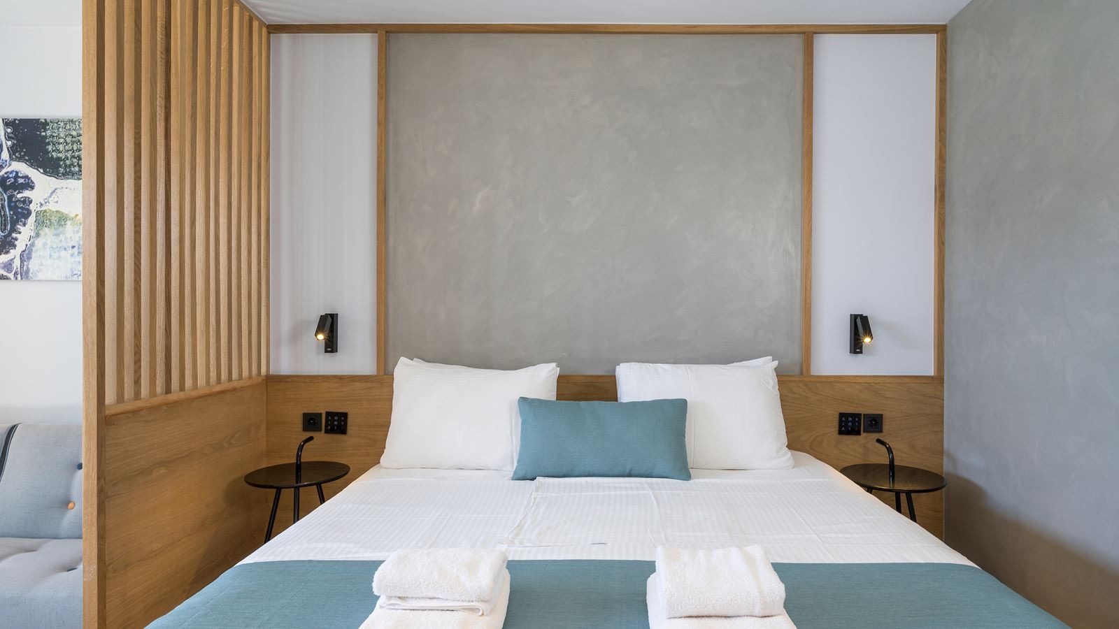 rooms-double-deluxe-gardenpoolview-balcony