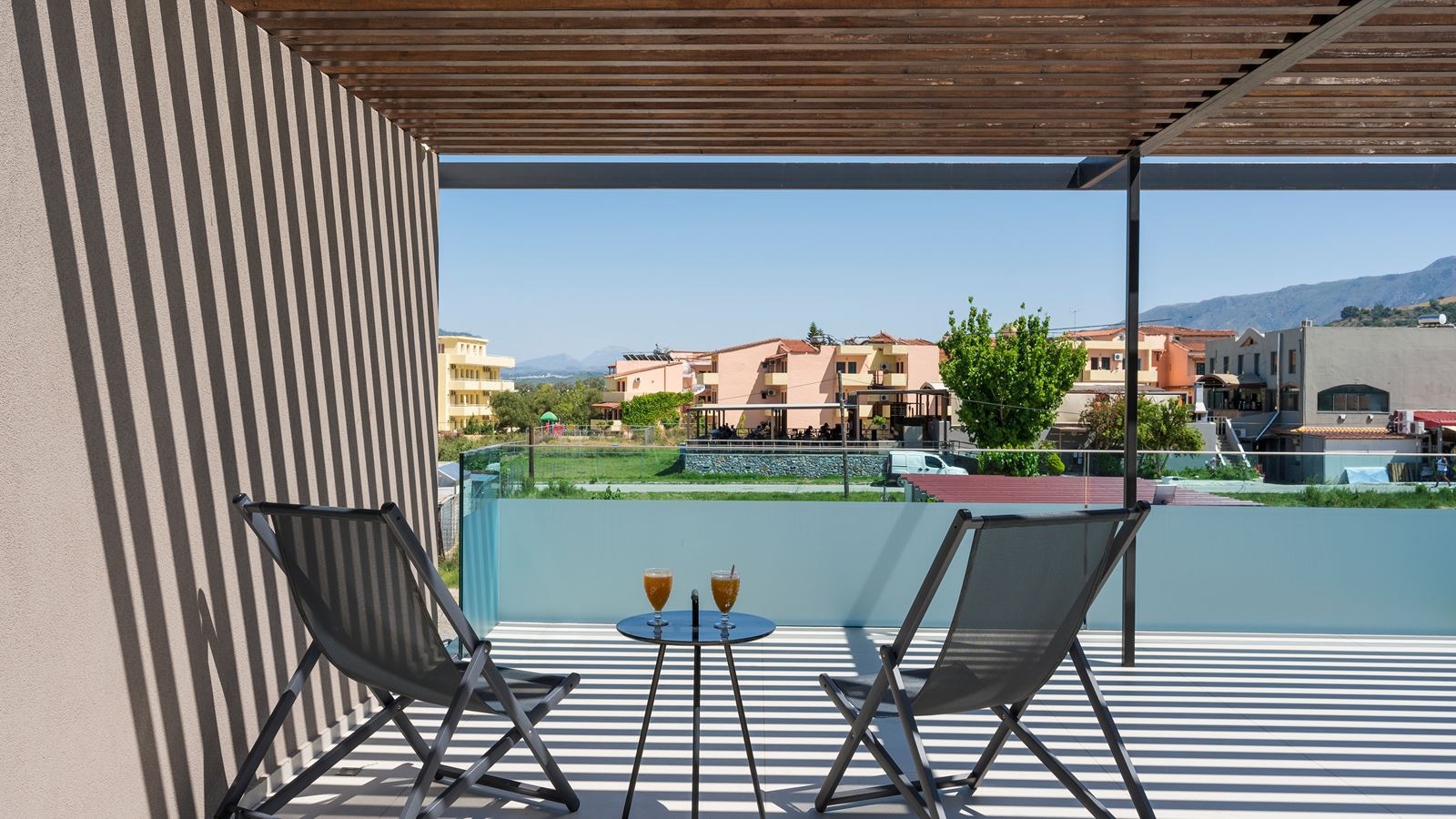 rooms-double-deluxe-gardenpoolview-balcony