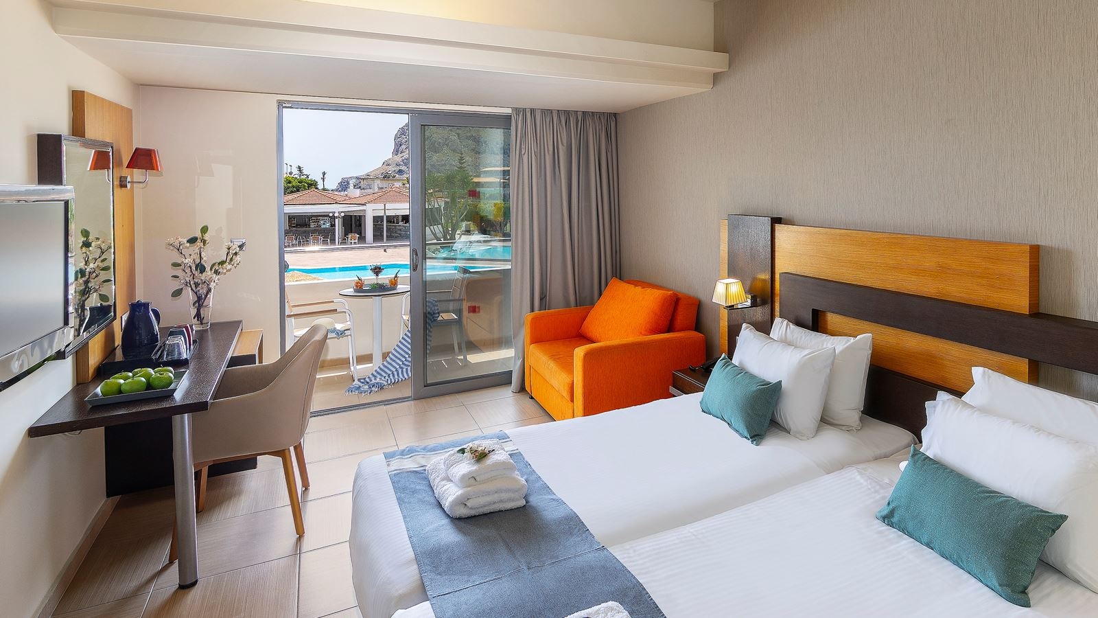 rooms-dbl-standard-room-pool-view-with-balcony-or-terrace