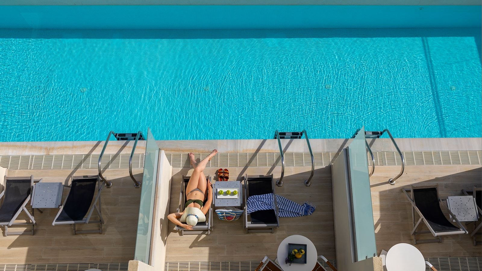 rooms-dbl-room-sharing-pool-with-balcony-or-terrace