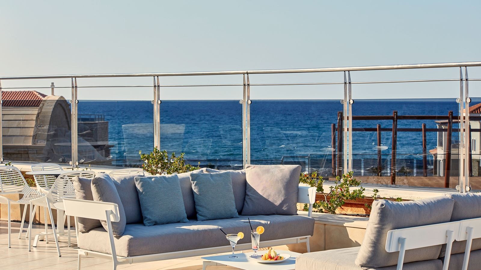 bars-bar-in-the-lobby