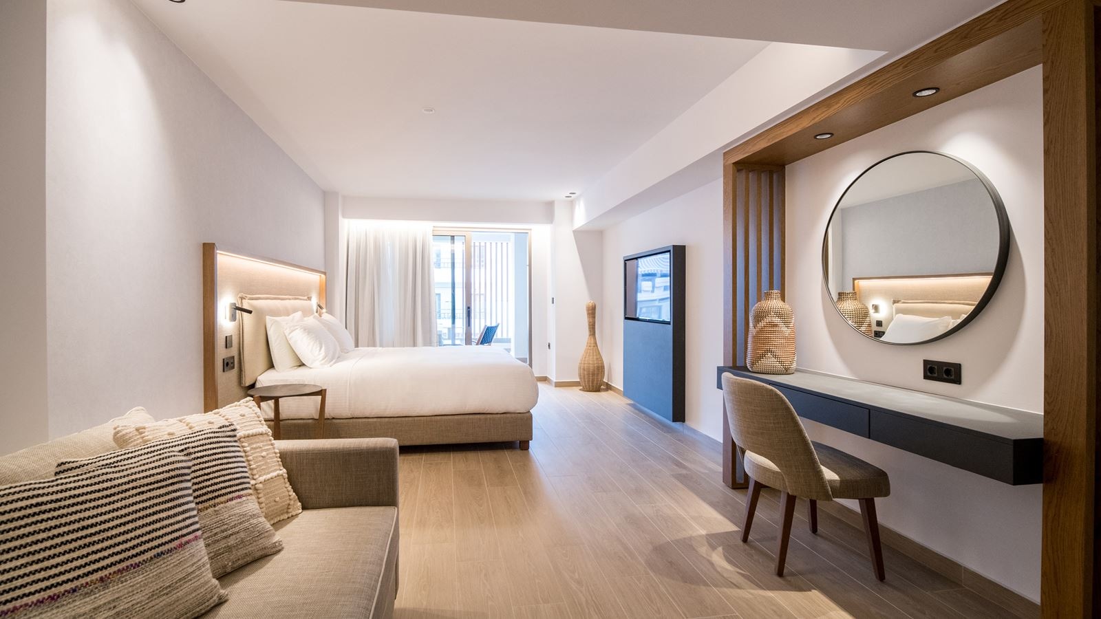 rooms-urban-chic-outdoor-jacuzzi-city-view