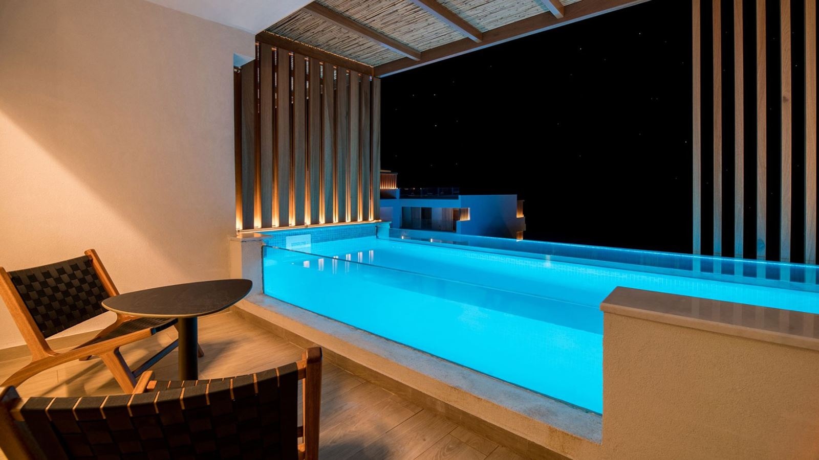 rooms-dazzling-blue-plunge-pool-sea-view
