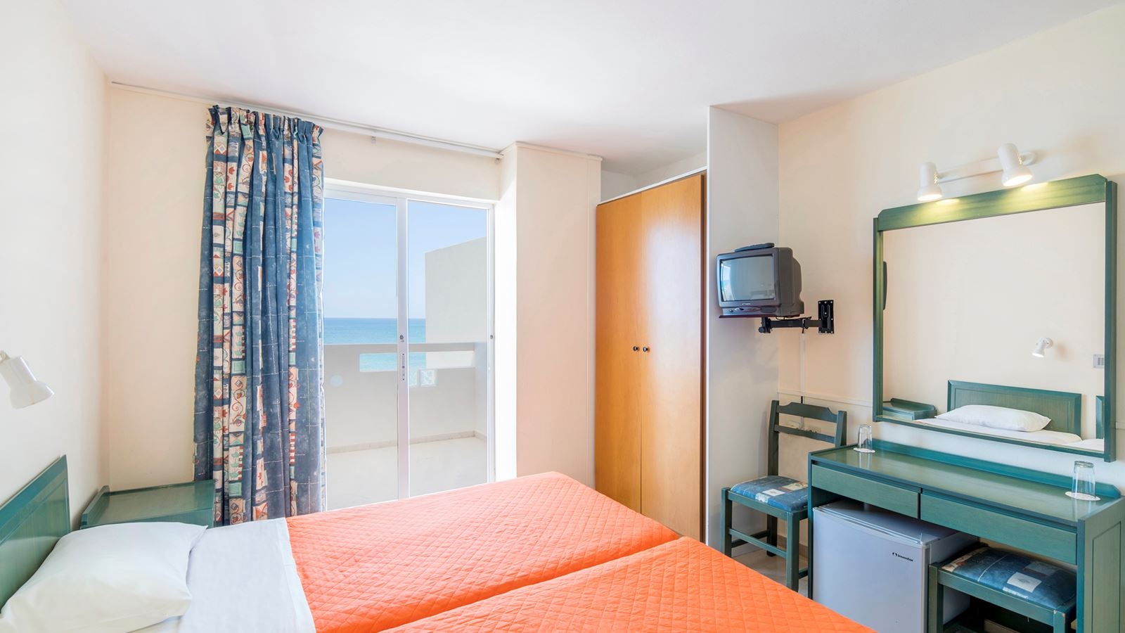rooms-double-room-front-sea-view