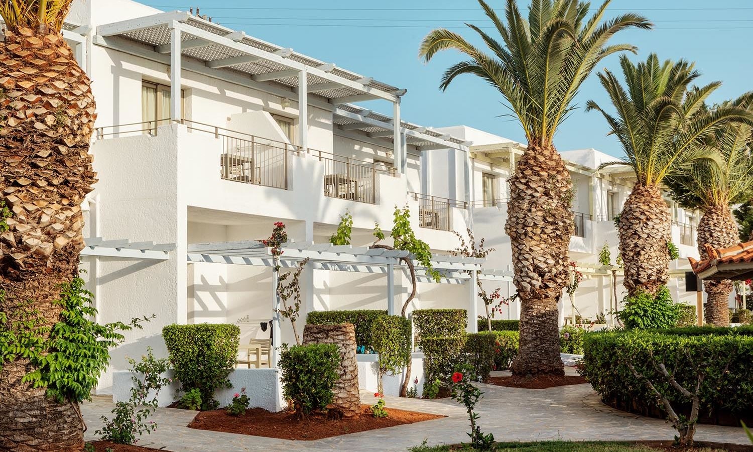 rooms-bungalow-gardenpoolview