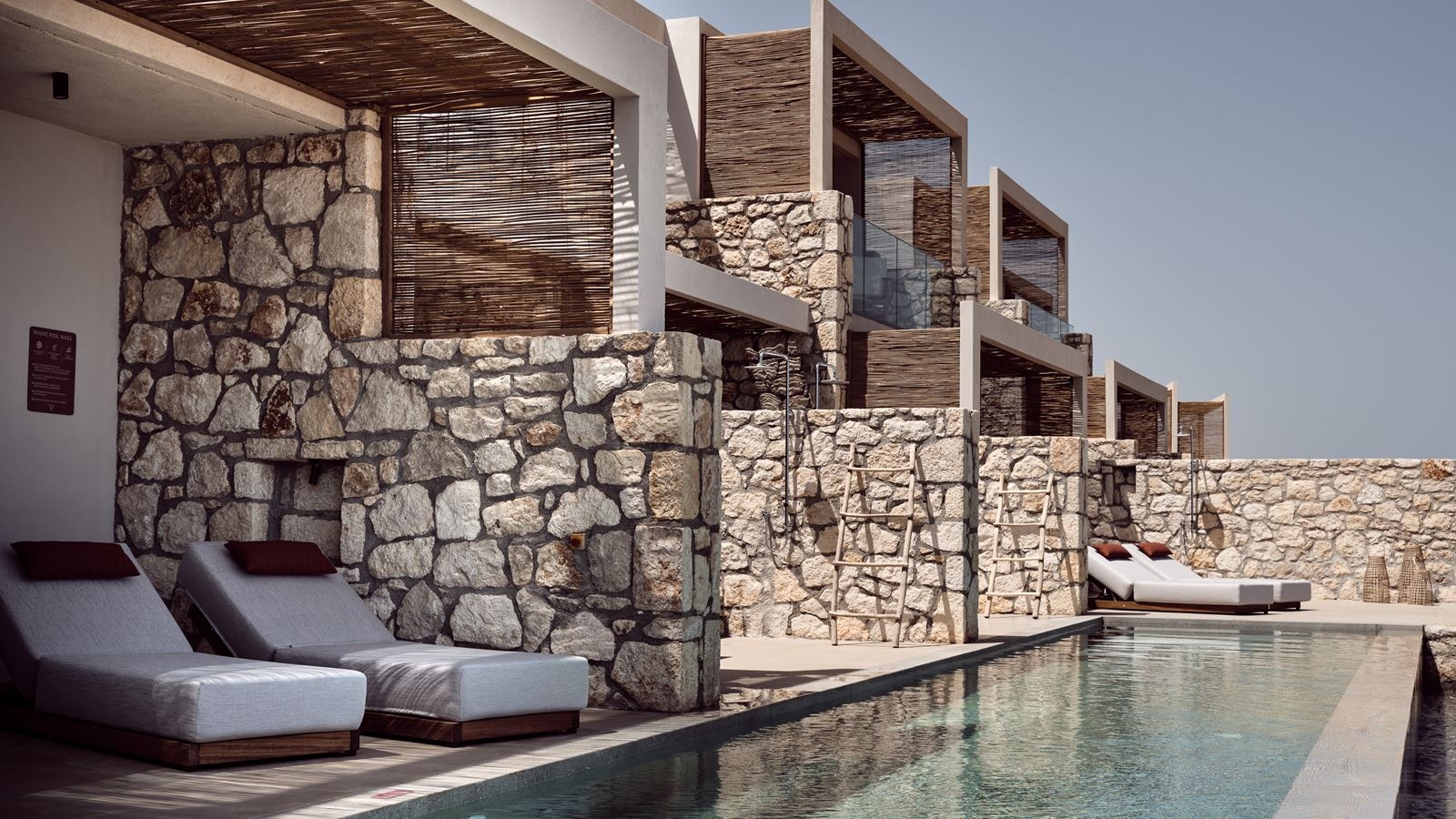 rooms-grand-deluxe-sea-view-with-sharing-pool