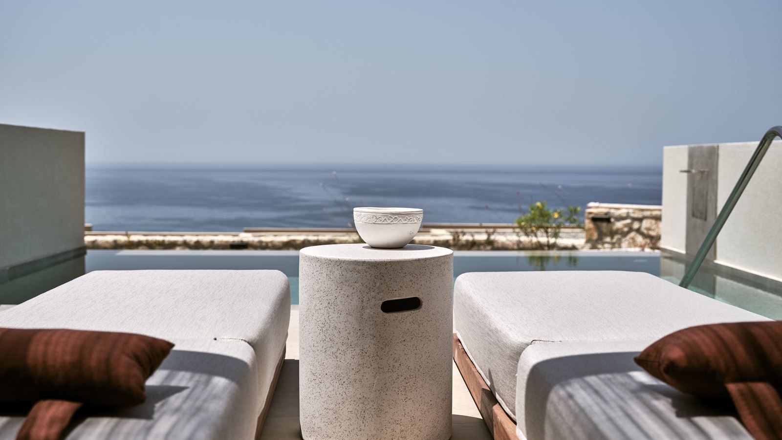 rooms-grand-deluxe-sea-view-with-private-pool