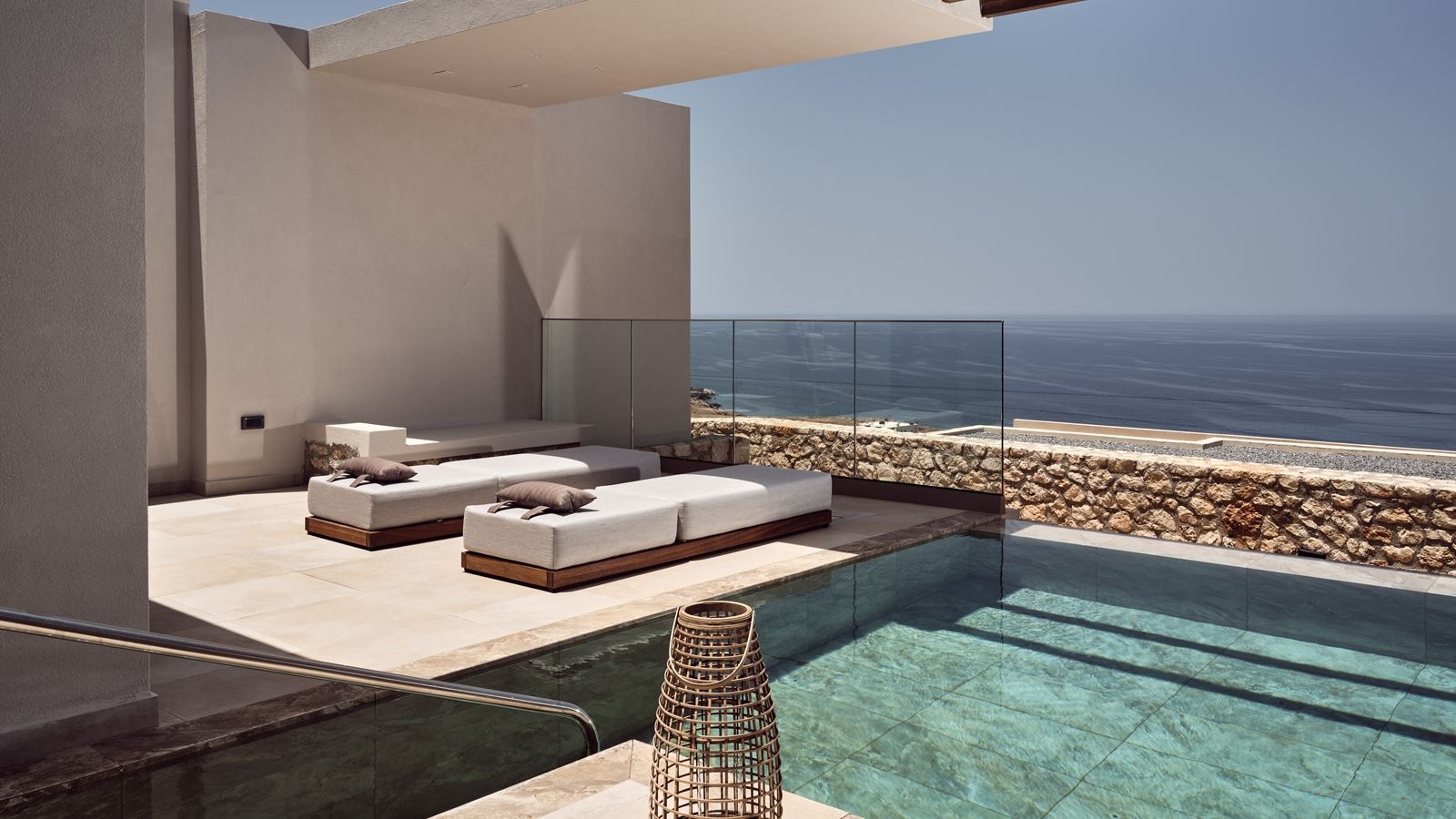rooms-elite-suite-sea-view-with-infinity-private-pool