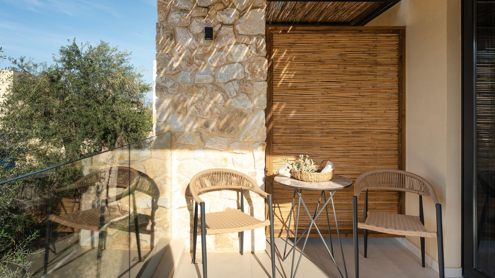 rooms-suite-family-duplex-pool-view