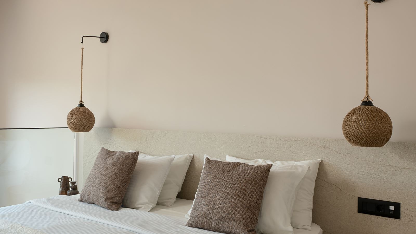 rooms-suite-family-duplex-pool-view