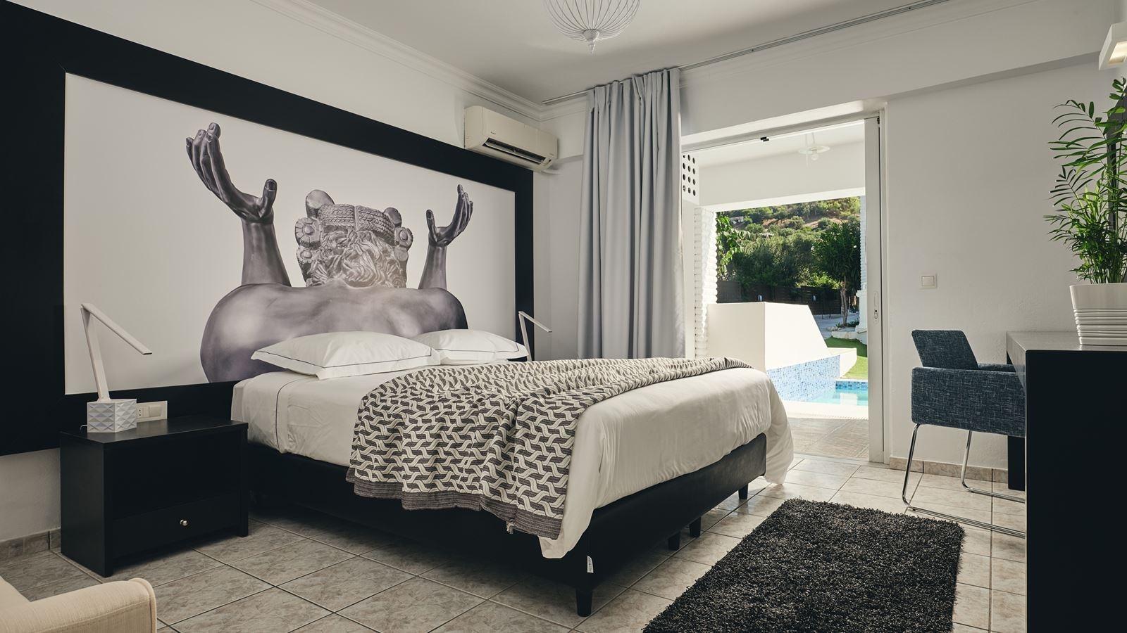 rooms-master-suite-with-private-pool