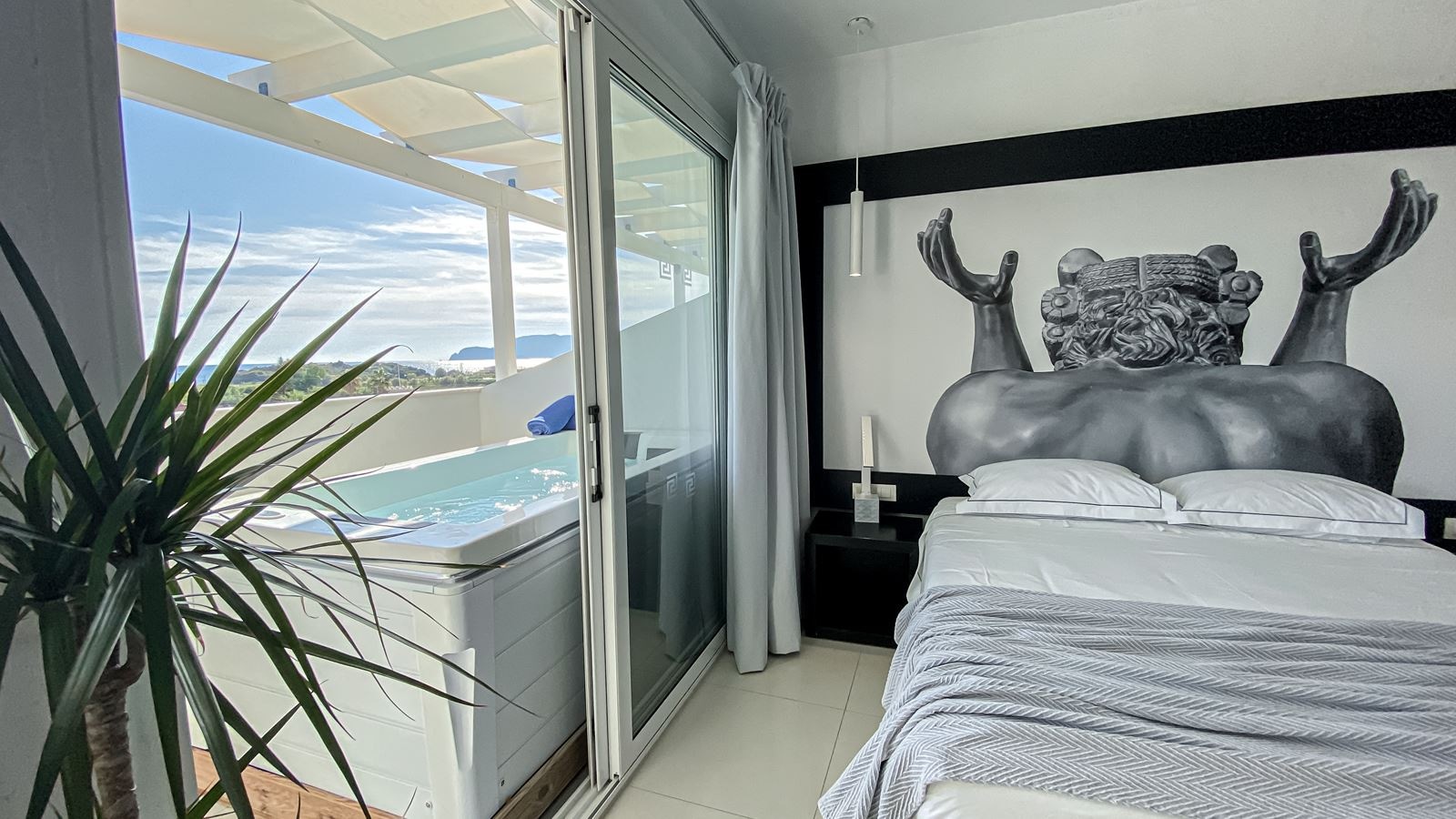 rooms-superior-suite-with-private-jacuzzi