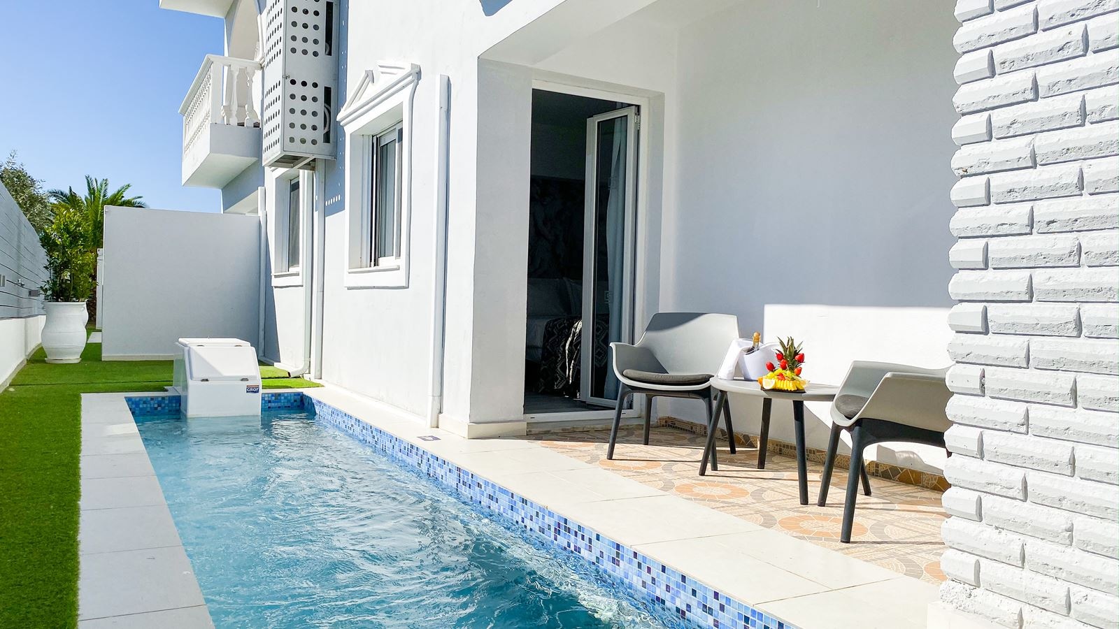 rooms-deluxe-suite-with-private-pool
