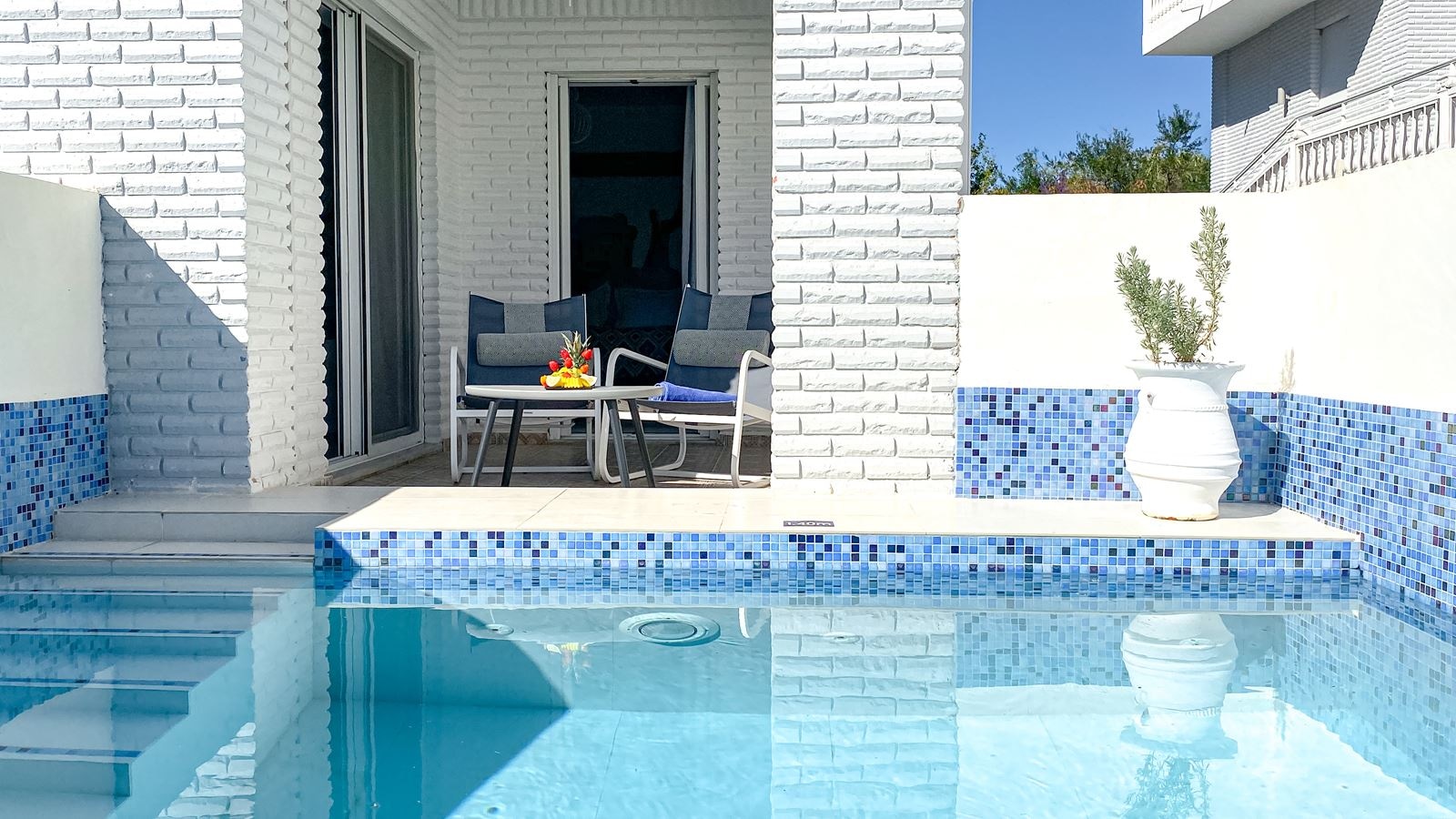 rooms-master-suite-with-private-pool