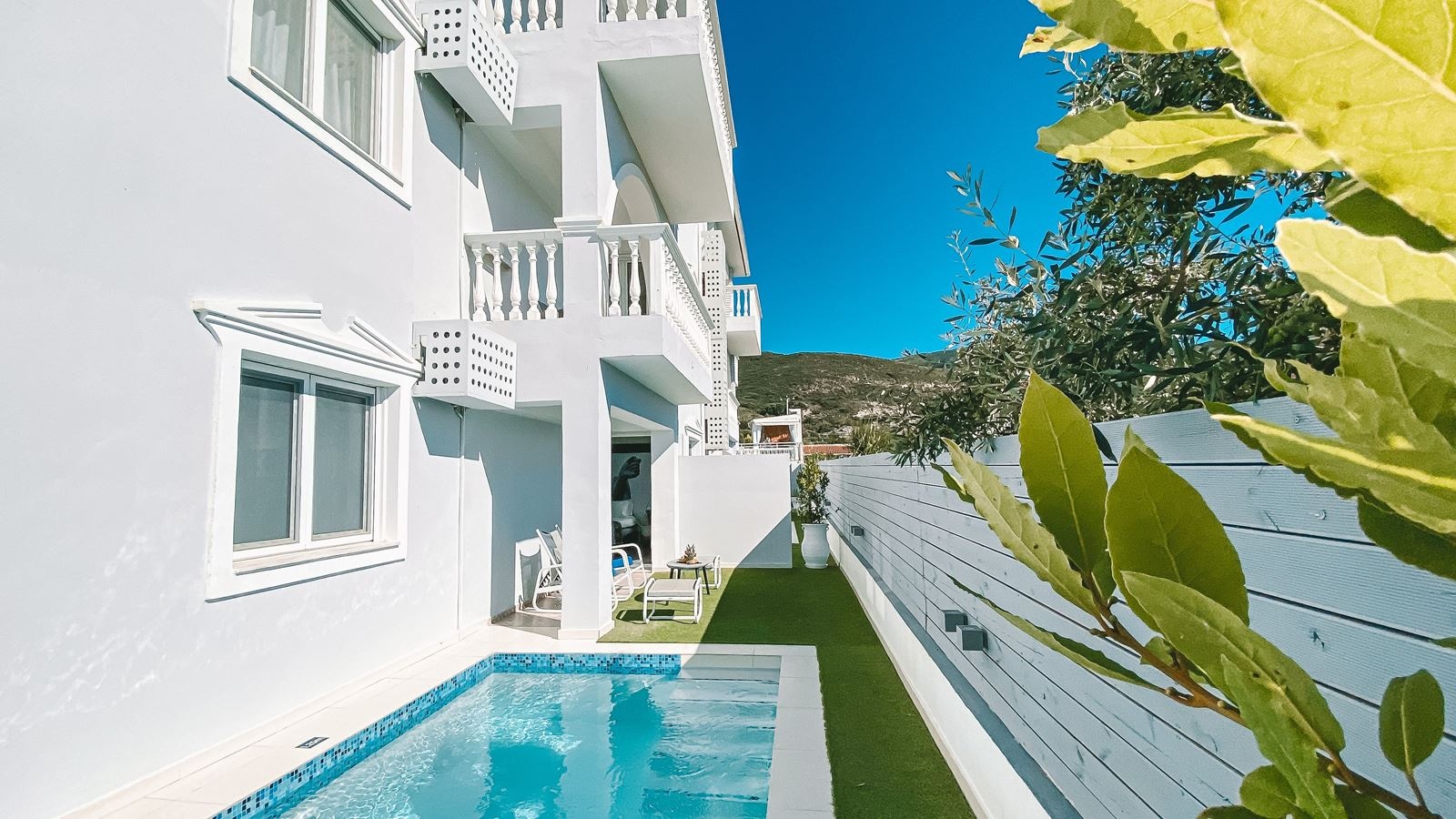 rooms-deluxe-suite-with-private-pool