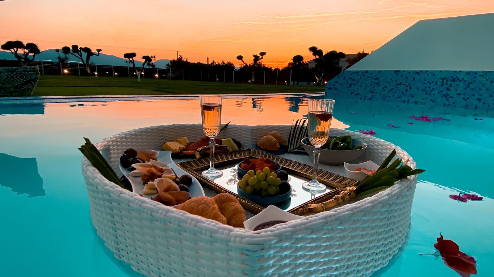 rooms-master-suite-with-private-pool