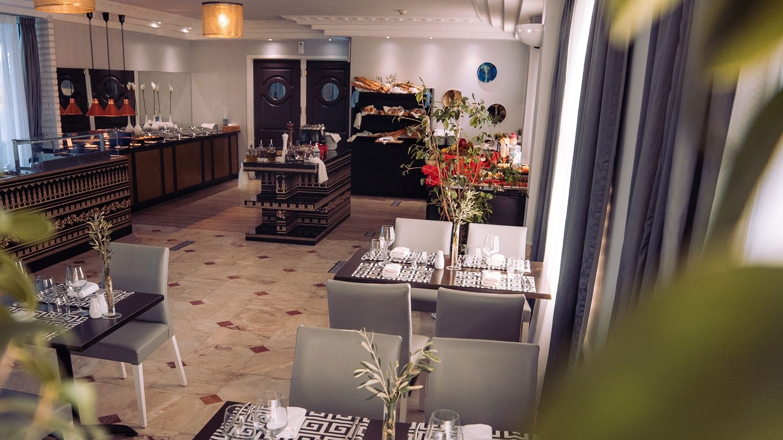 restaurants-restaurant