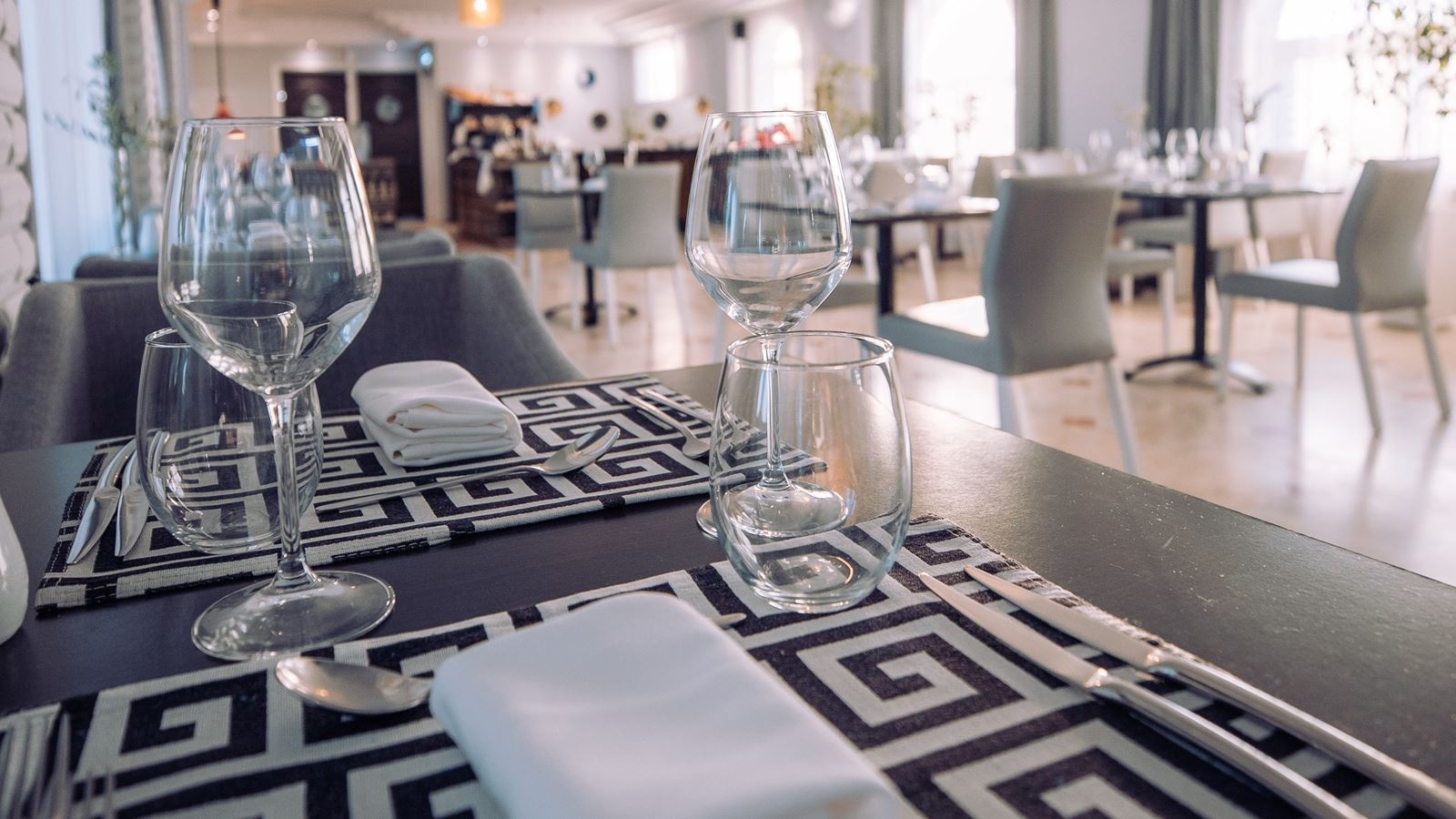 restaurants-restaurant