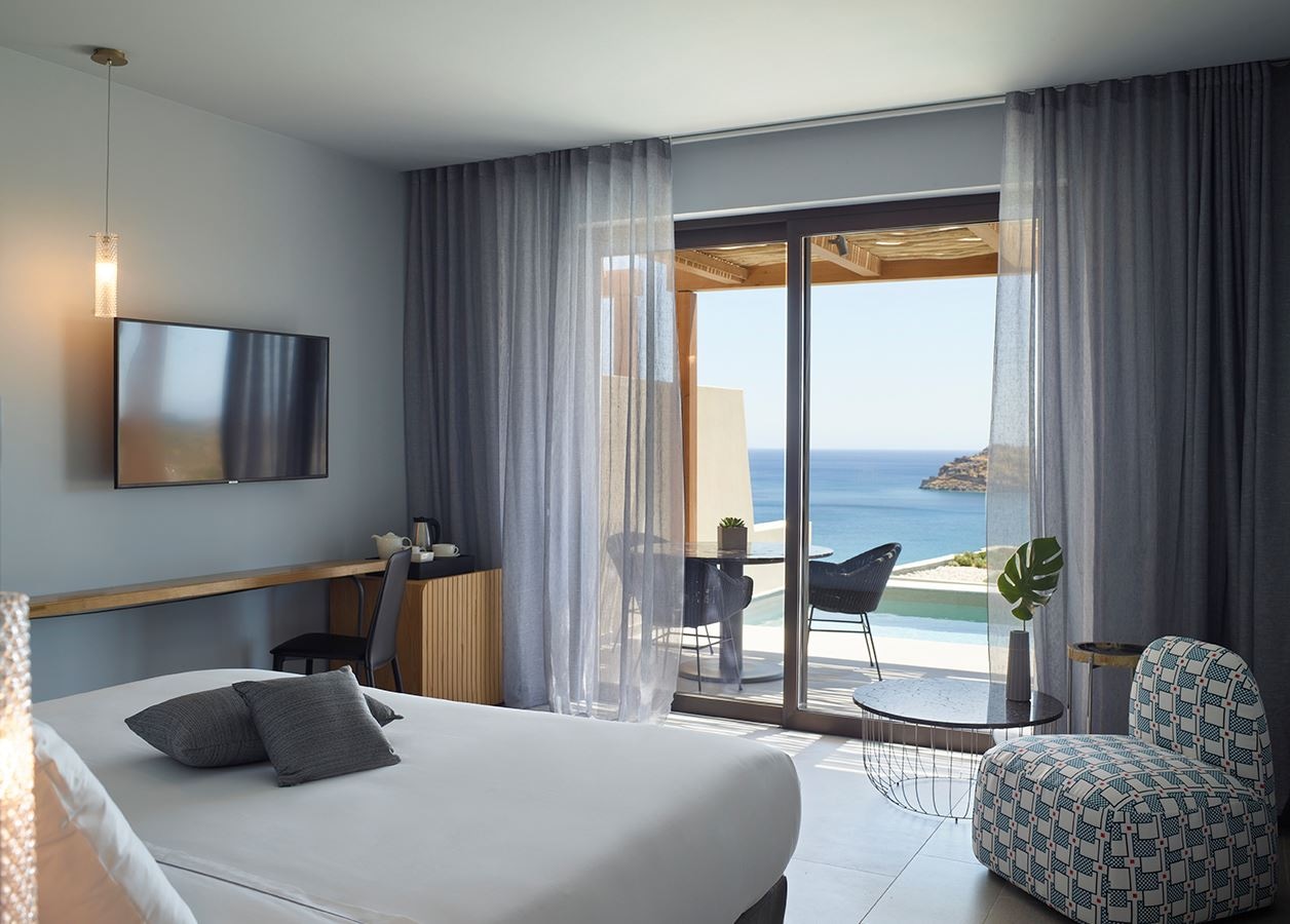 rooms-superior-room-with-private-pool-sea-view