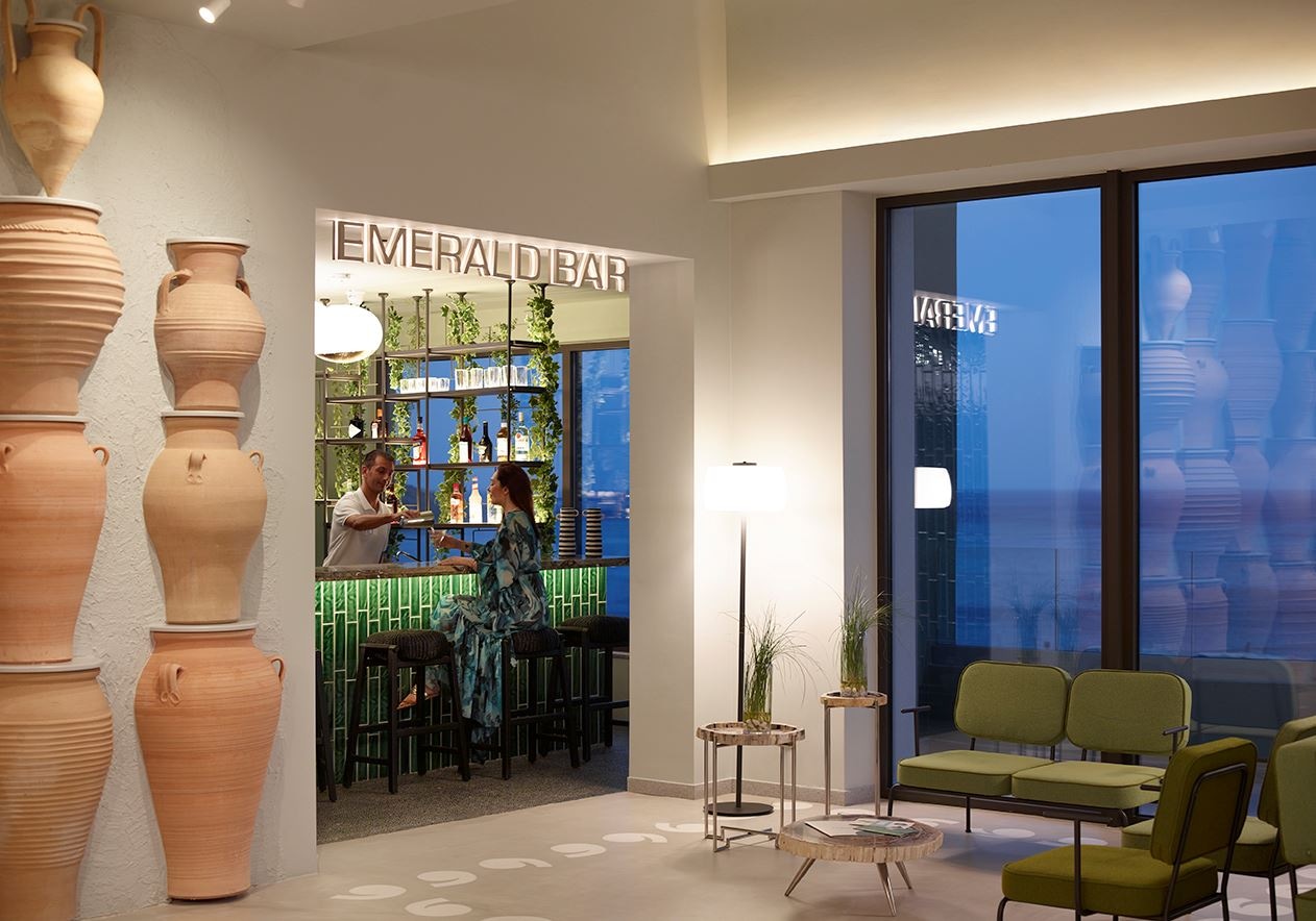 restaurants-enastron-pool-bar