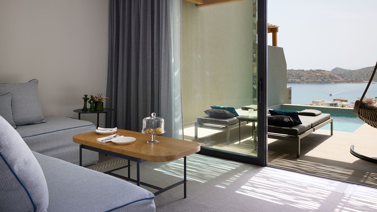 rooms-family-retreat-with-private-pool-sea-view