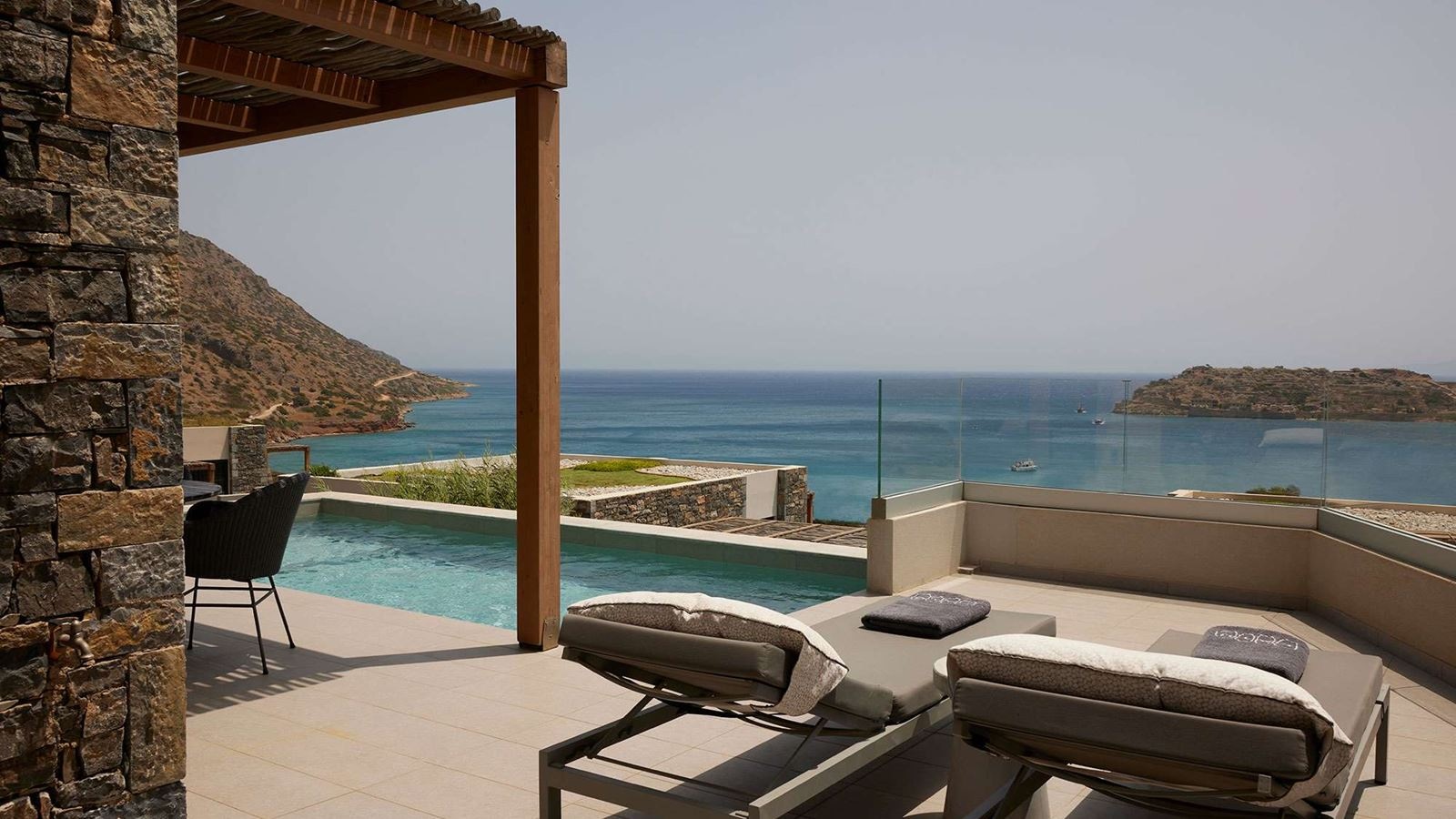 rooms-family-duplex-with-private-pool--basement-level--sea-view