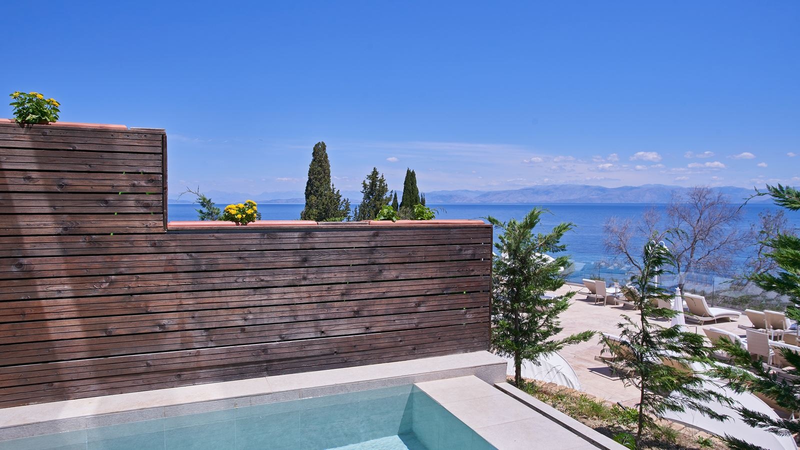 rooms-superior-double-with-plunge-pool