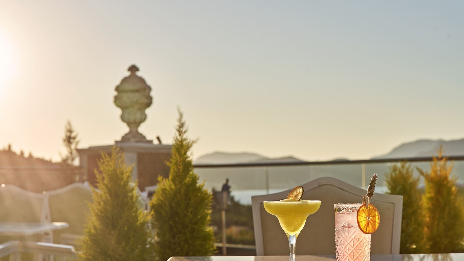 bars-ouranos-rooftop-cocktail-bar