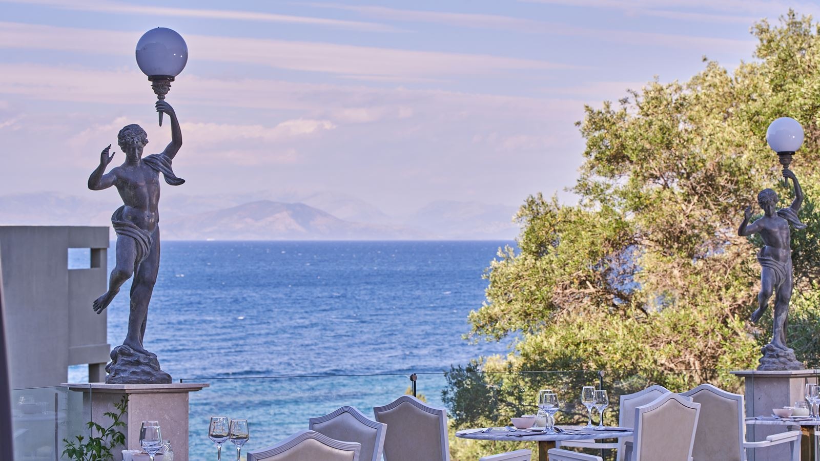 bars-ouranos-rooftop-cocktail-bar