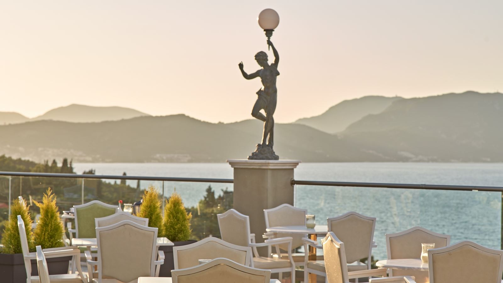 bars-ouranos-rooftop-cocktail-bar