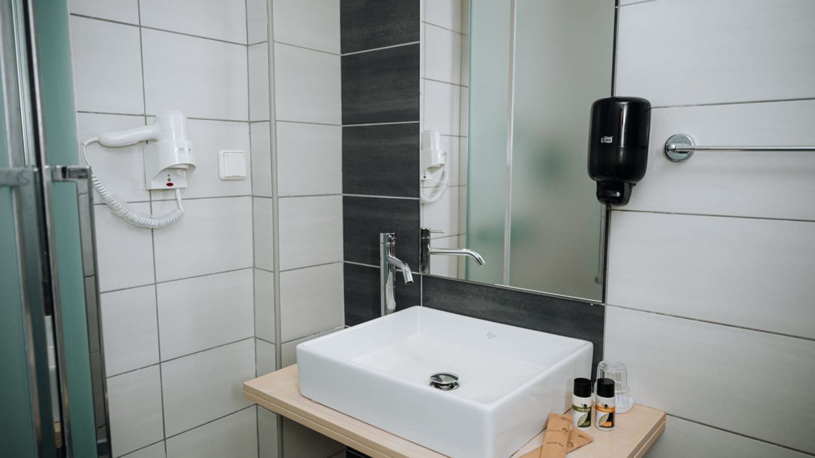 rooms-room-quad-landview-balcony