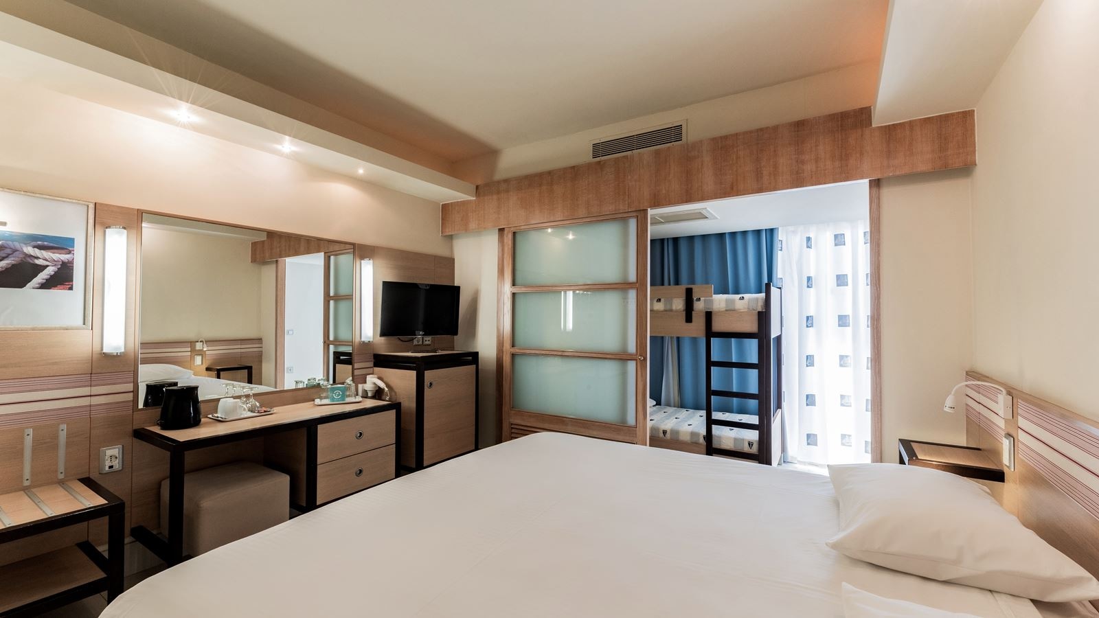 rooms-superior-room-side-seaview