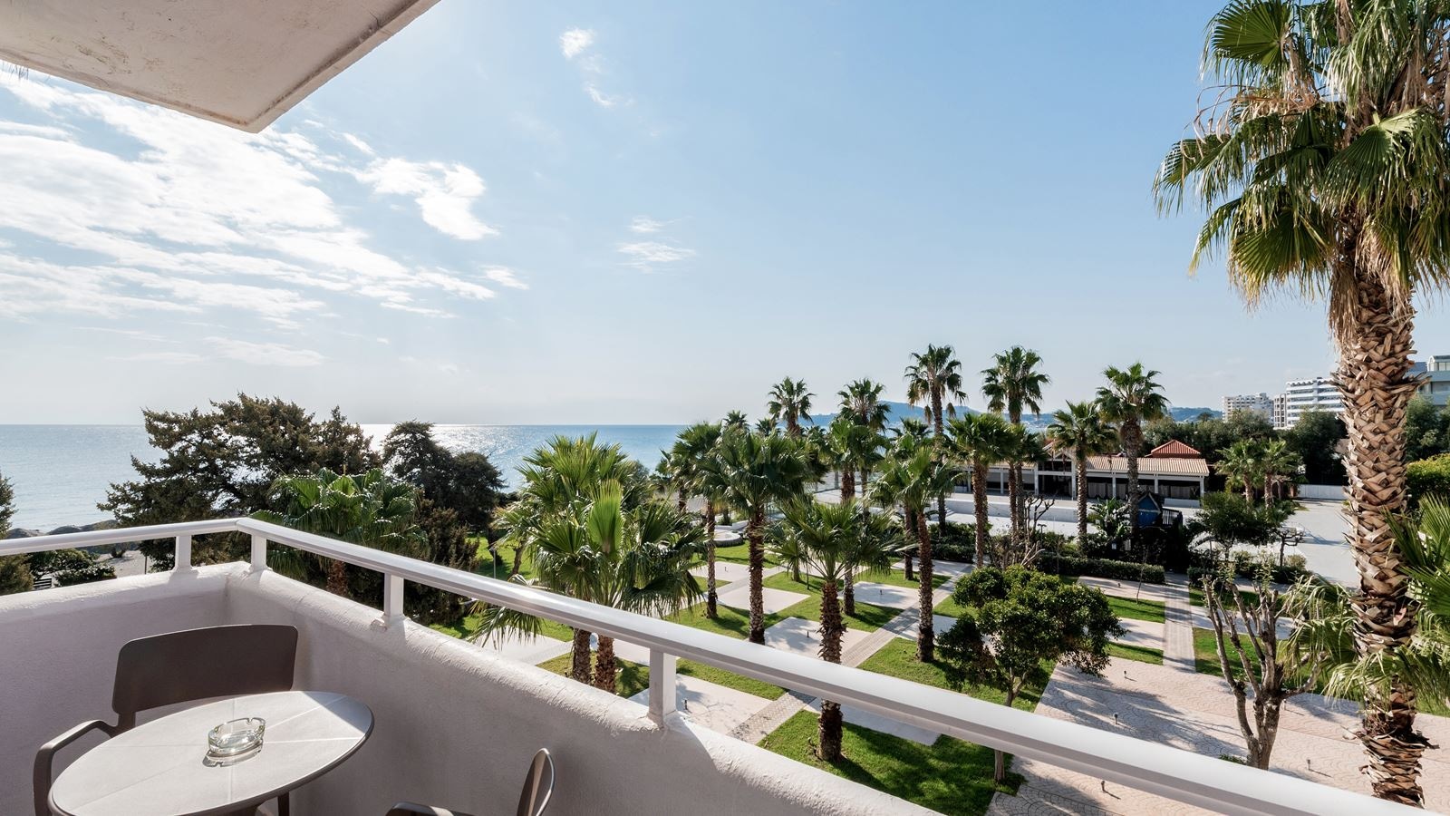 rooms-superior-room-side-seaview