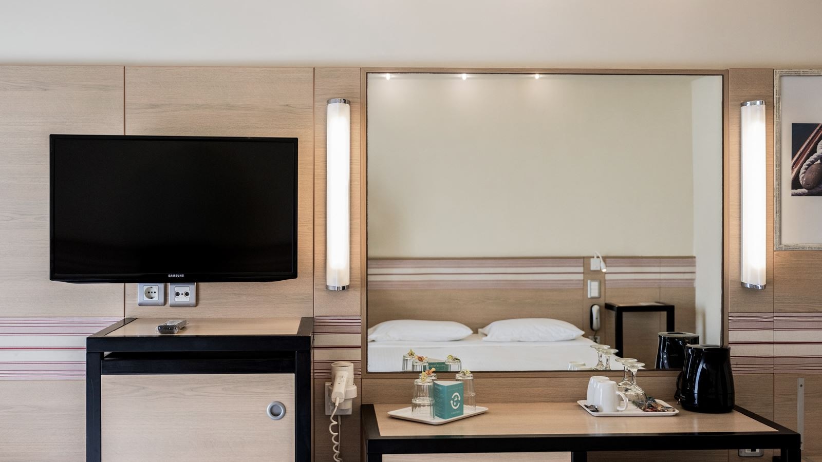 rooms-superior-room-side-seaview