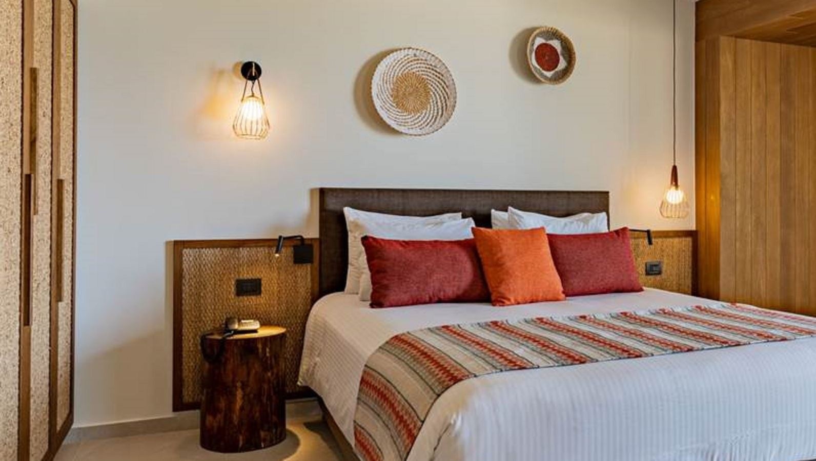 rooms-ambassador-suite