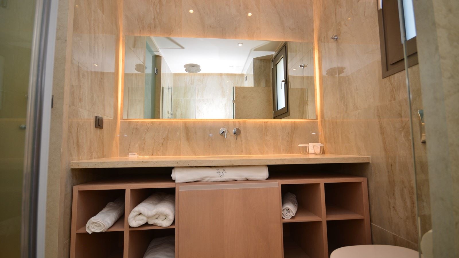 rooms-family-room-garden-view