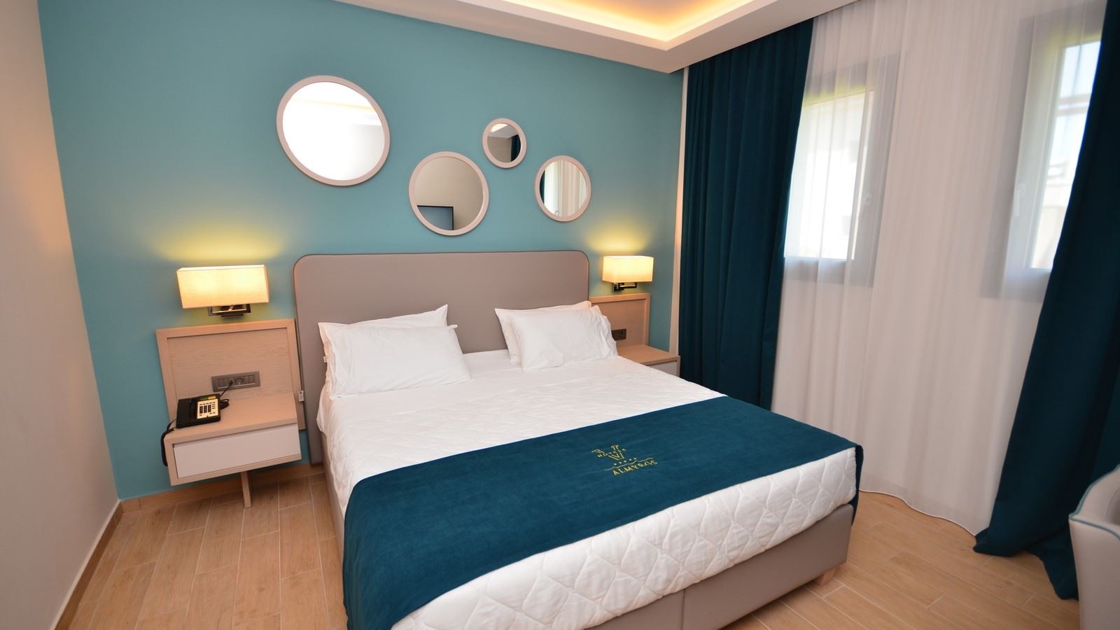 rooms-family-room-garden-view