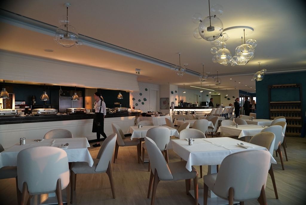 restaurants-main-building